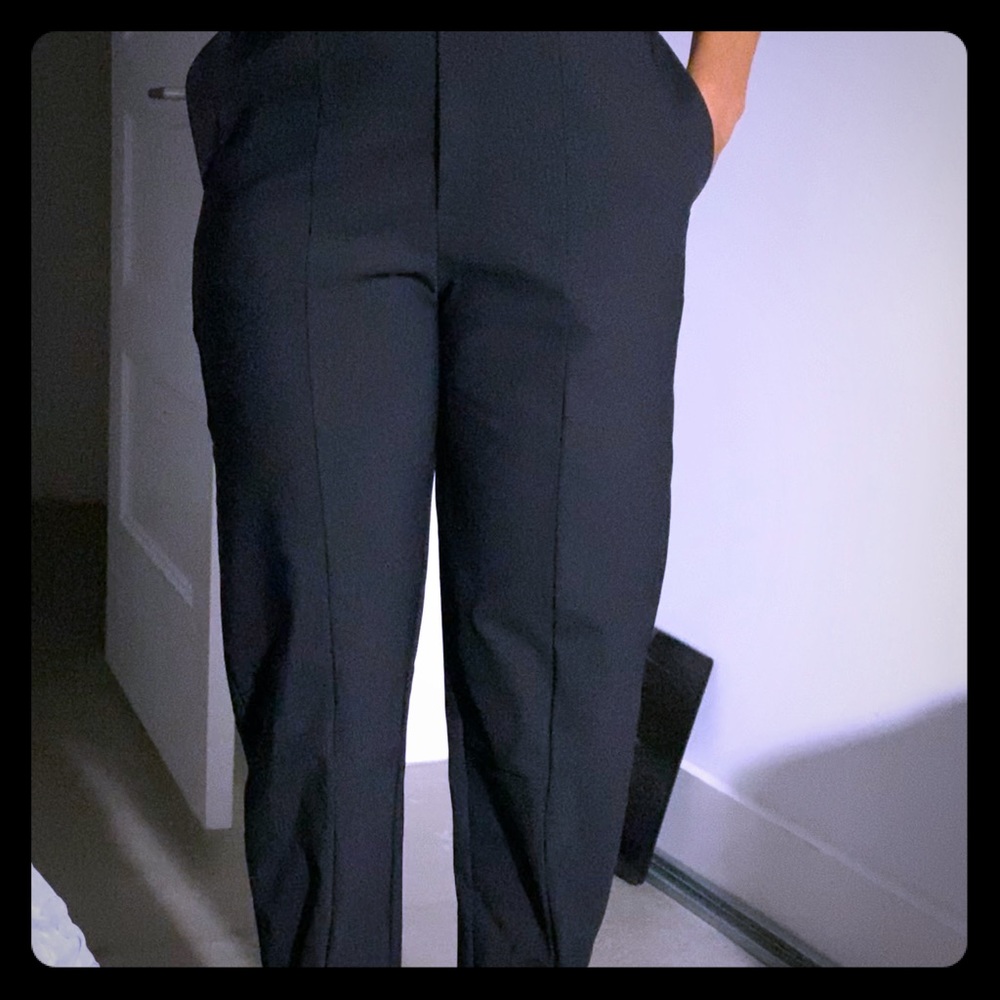 Crop black Zara joggers!
